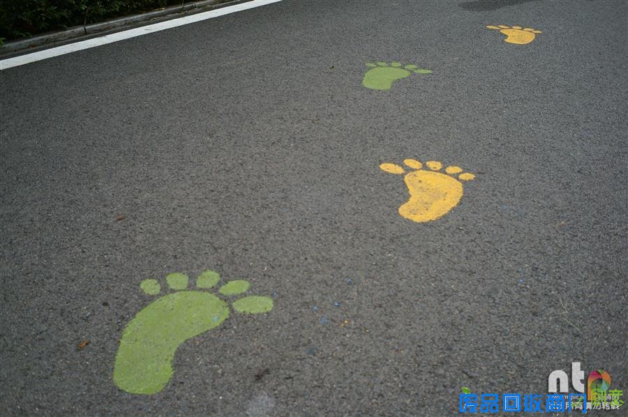 彩虹涂鸦手绘 湖北一公园创意涂鸦路成别样风景