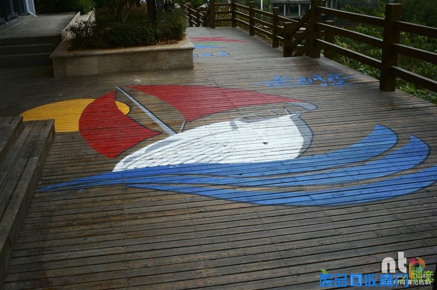 彩虹涂鸦手绘 湖北一公园创意涂鸦路成别样风景