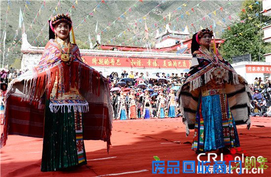 阳光下的丹巴美女