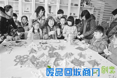 巧手剪窗花 欢乐迎新年