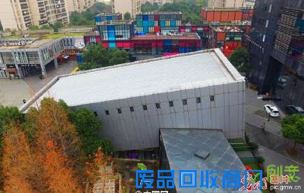 上海俯卧撑楼似15层楼倒塌引围观 视觉错觉惊呆网友