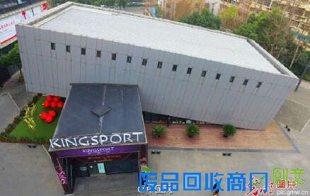 上海俯卧撑楼似15层楼倒塌引围观 视觉错觉惊呆网友