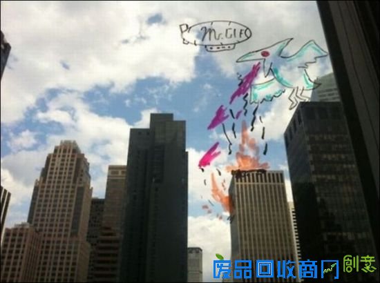 办公室里的趣味玻璃涂鸦艺术