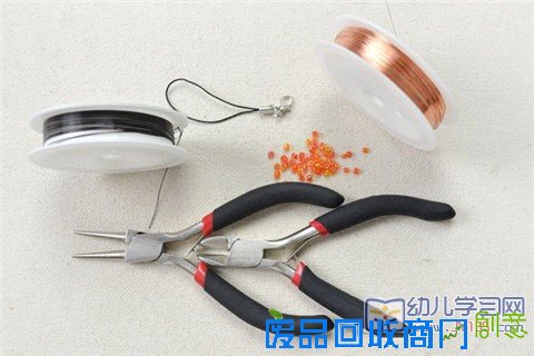 趣味手工小制作：小扫把造型的饰品