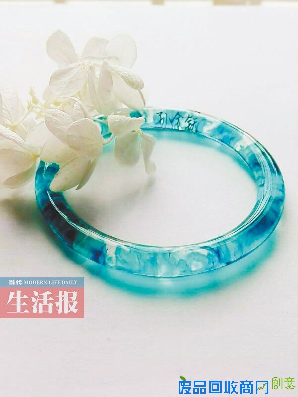 滴胶首饰用手作定格美 手镯里“养”花草(组图)