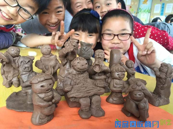 自己挖土玩一把 海宁学生选修泥塑课