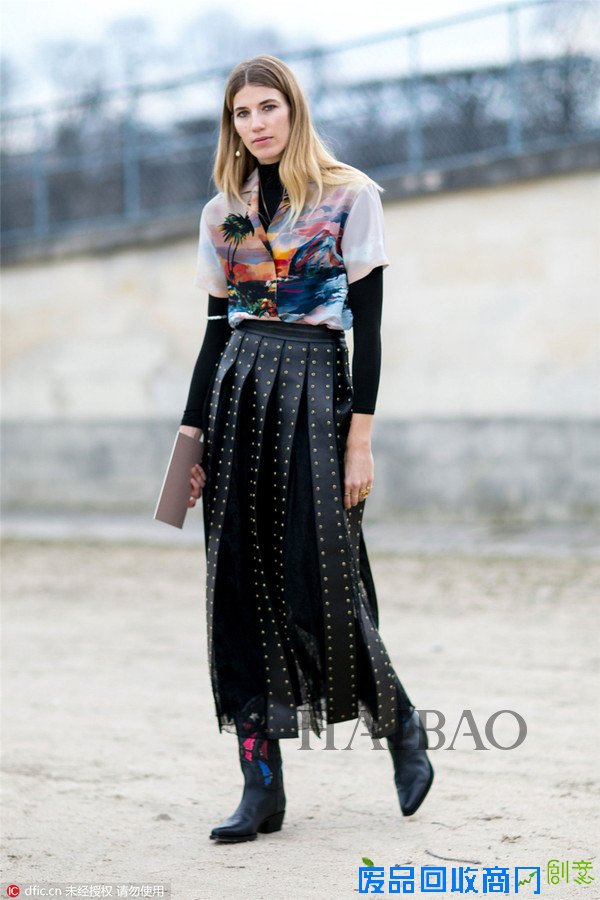 2016秋冬巴黎时装周秀场外街拍：Mytheresa.com时尚编辑Veronika Heilbrunner