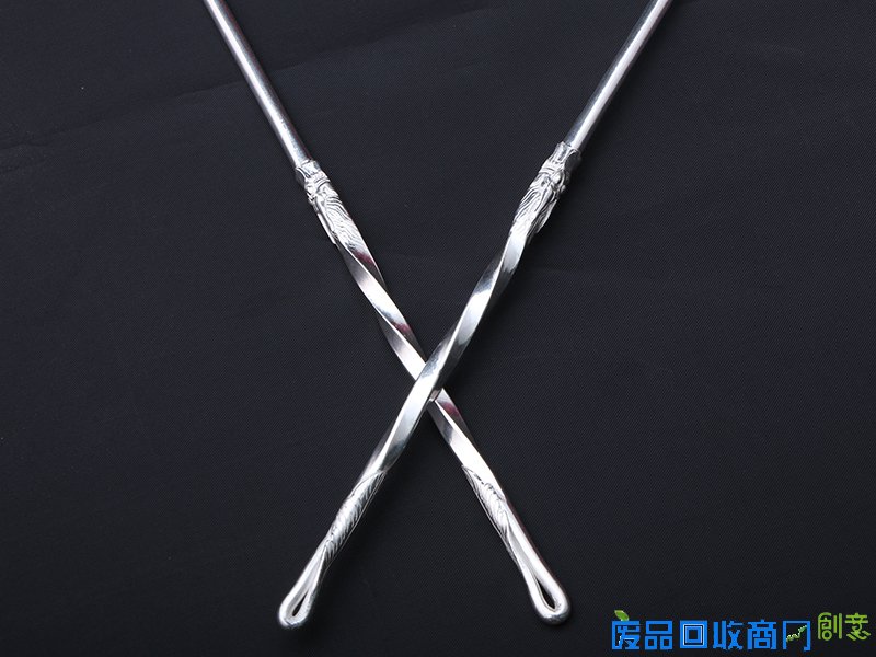 凤凰银饰錾刻工艺制作的龙头筷子