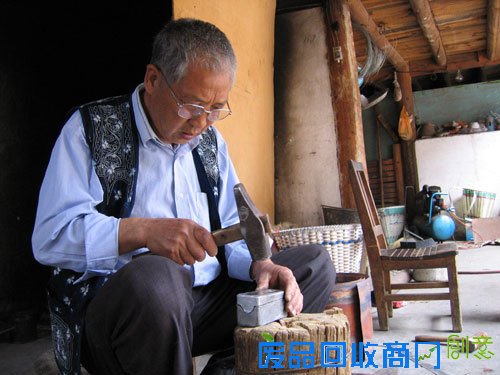 灿烂银饰—民间 工艺 开新花