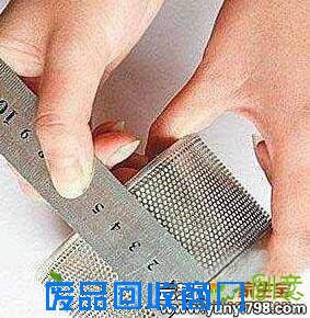 易拉罐废物利用手工制作笔筒4