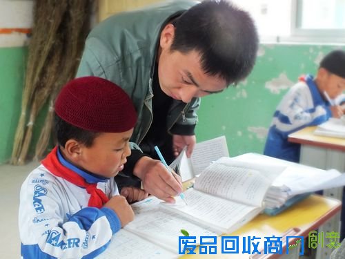 用画笔描绘彩虹 访永靖县小岭乡旭坪小学特岗教师于瑞