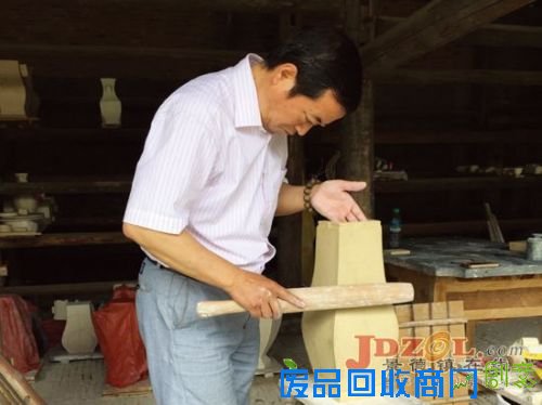 瓷都景德镇镶器技艺：传承手工制作