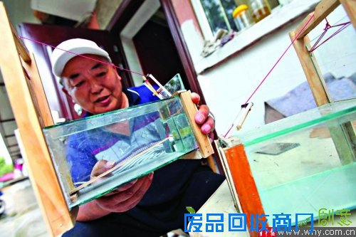 这就是市民朱先生制作的抓老鼠的“笼子”。杨磊 摄