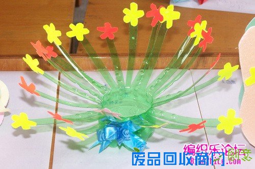 手工乐园 其他 手工 区 用 塑料瓶制作 花篮教程