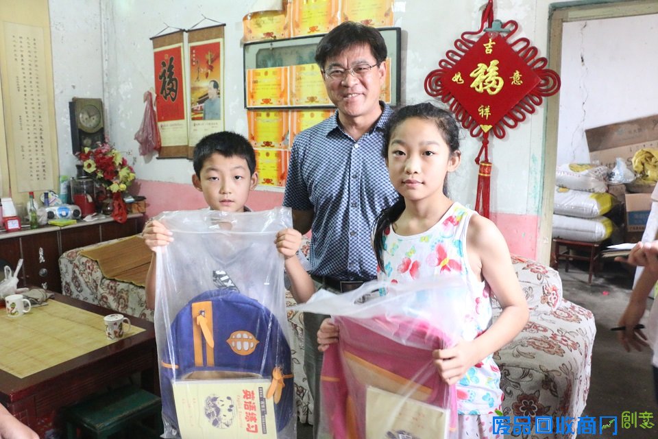 校领导探望我校大学生暑期社会实践队员