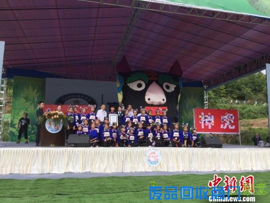 贵州卡蒲毛南族乡“最大虎头帽”获吉尼斯世界纪录