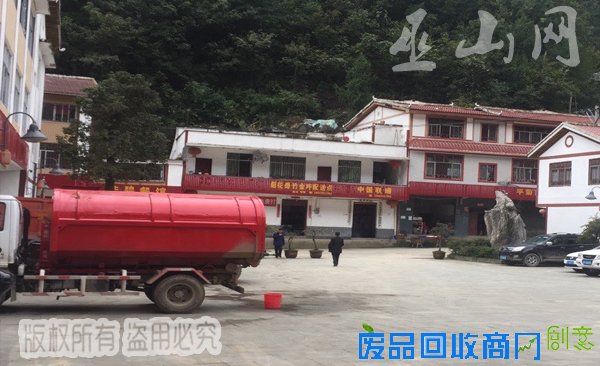 金坪乡自制运水车解决村民饮水难