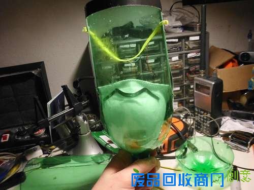 教你用可乐瓶手工制作防毒面具DIY教程 第15张图片 教你用可乐瓶手工制作防毒面具DIY教程 第15张图片