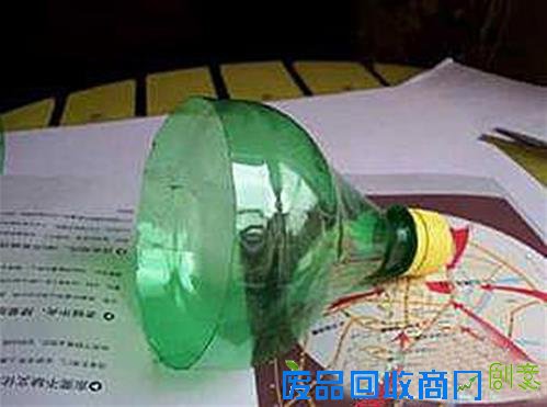 废物利用可乐瓶手工制作花篮教程 第3张图片 废物利用可乐瓶手工制作花篮教程 第3张图片