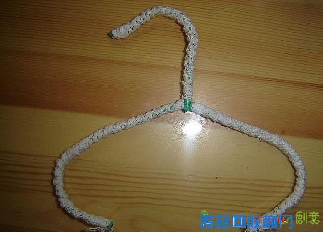 废旧可乐瓶废旧饮料瓶做实用卫生纸架教程 第2张图片 废旧可乐瓶废旧饮料瓶做实用卫生纸架教程 第2张图片