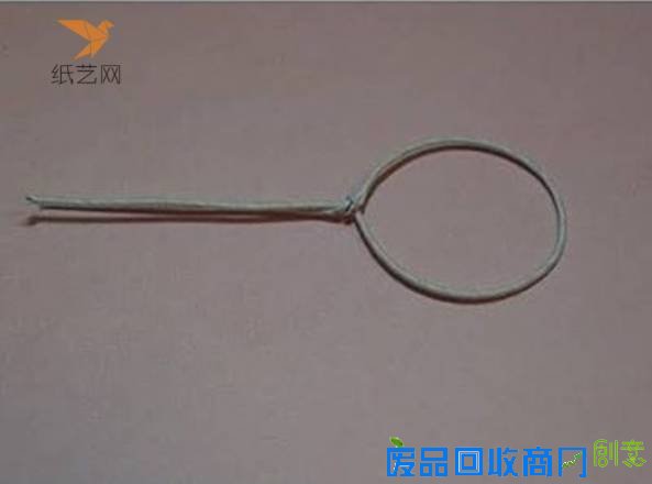 从圆形管子上取下定型的铁丝