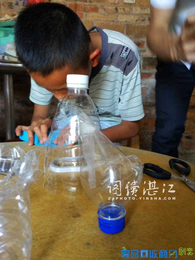 海大志愿者开展关爱留守儿童“环保齐参与”活动