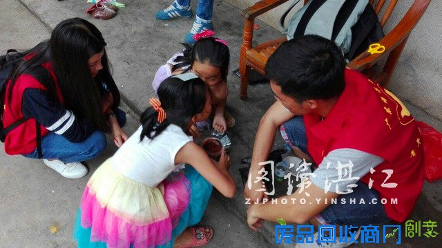 海大志愿者开展关爱留守儿童“环保齐参与”活动