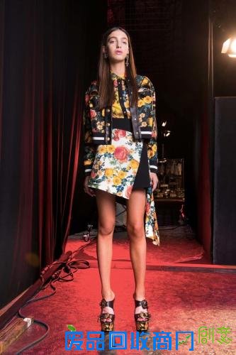 小个子张韶涵穿上折纸裙，重回荧屏！