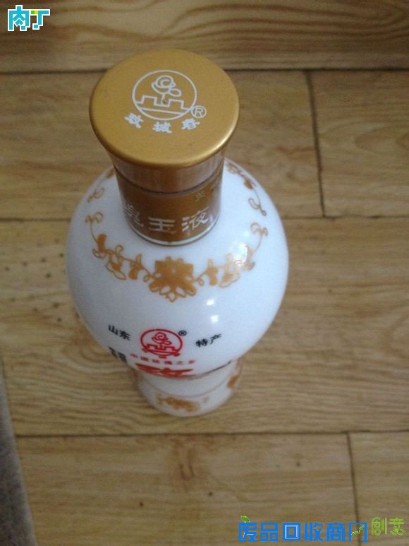 废旧酒瓶子还能做什么用?将废旧酒瓶改造成花盆的步骤图解╭★肉丁园艺网