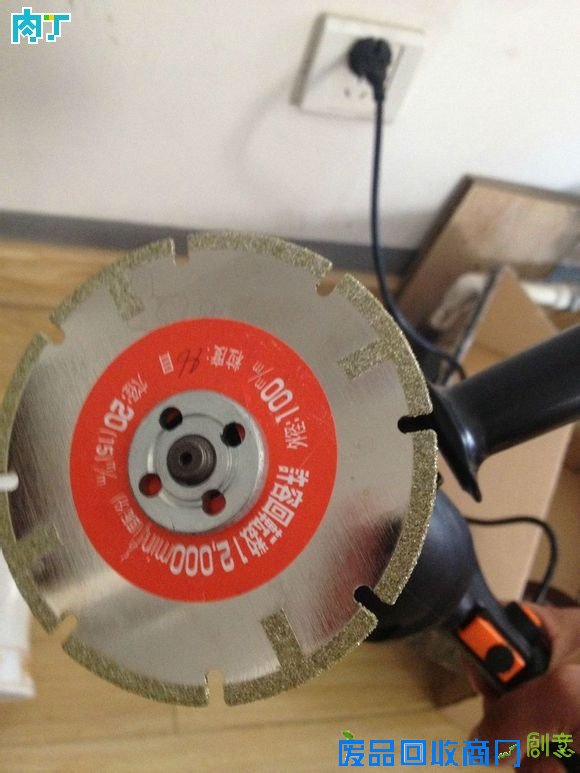 废旧酒瓶子还能做什么用?将废旧酒瓶改造成花盆的步骤图解╭★肉丁园艺网