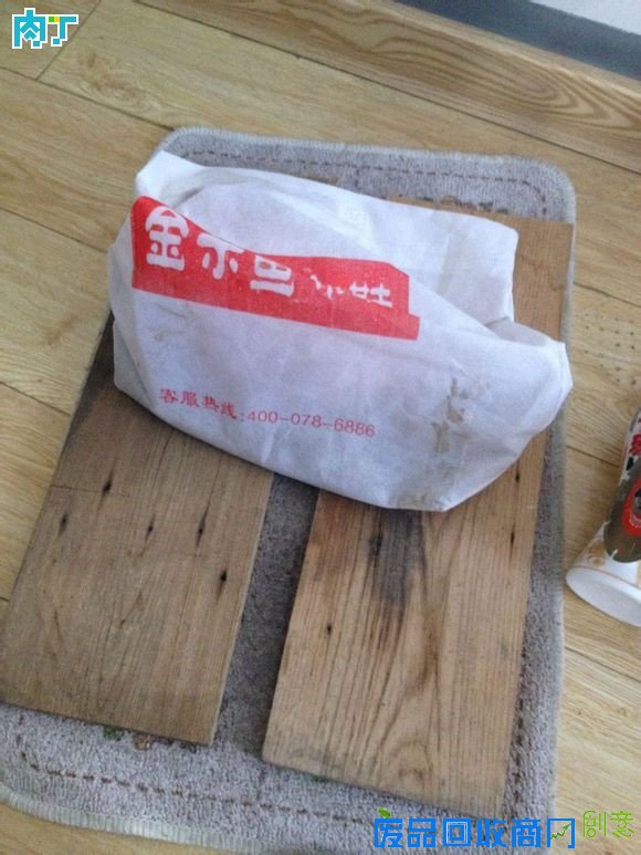 废旧酒瓶子还能做什么用?将废旧酒瓶改造成花盆的步骤图解╭★肉丁园艺网