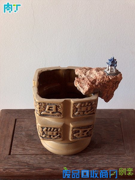 废旧酒瓶子还能做什么用？将废旧酒瓶改造成花盆的步骤图解╭★肉丁园艺网