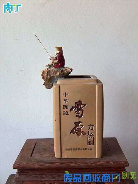 废旧酒瓶子还能做什么用？将废旧酒瓶改造成花盆的步骤图解╭★肉丁园艺网