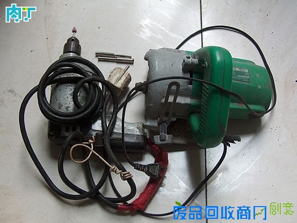 废旧酒瓶子还能做什么用？将废旧酒瓶改造成花盆的步骤图解╭★肉丁园艺网