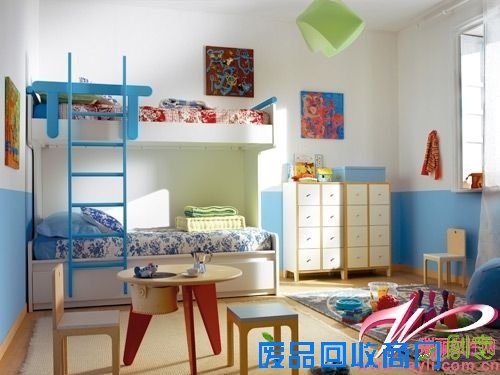 快乐的天蓝色静谧卧室加入动感布置