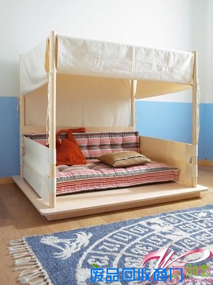 宽大舒适的低姿床具