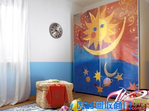 夸张涂鸦图案衣柜