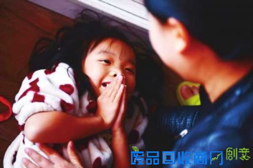 父亲的心愿想让失聪的女儿有值得热爱的生活