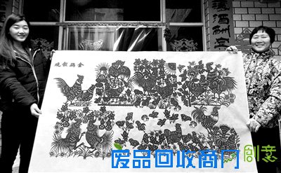 邯郸邯山区71岁剪纸艺人创作《金鸡报晓》