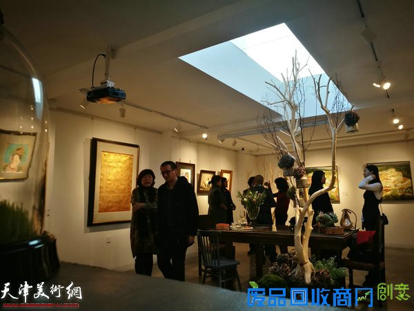 艺术·中国年-丁酉迎春纳福中西绘画作品展现场。