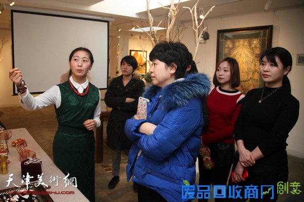 组图：梵响艺术空间举办迎春纳福中西绘画主题展