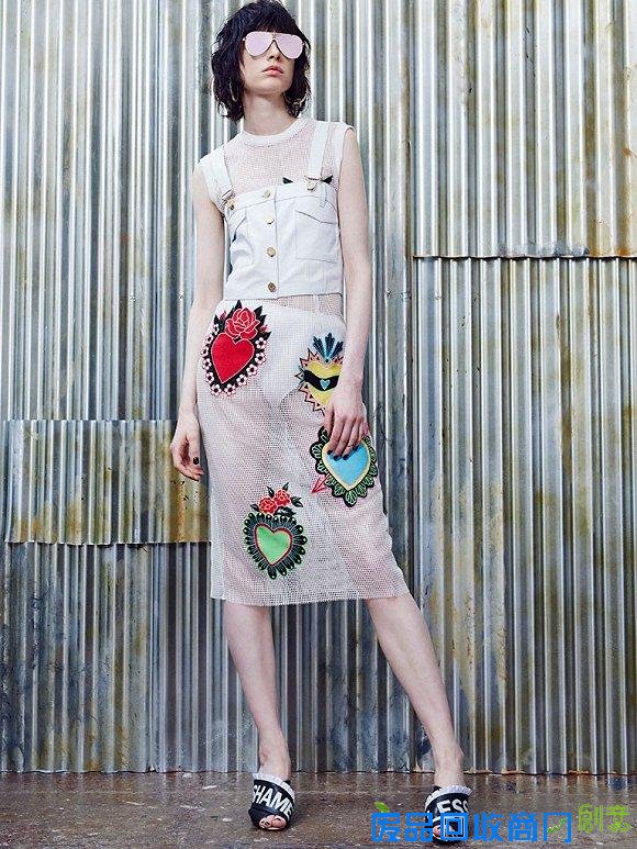 在即将到来的秋天 怎么能少得了一件刺绣单品