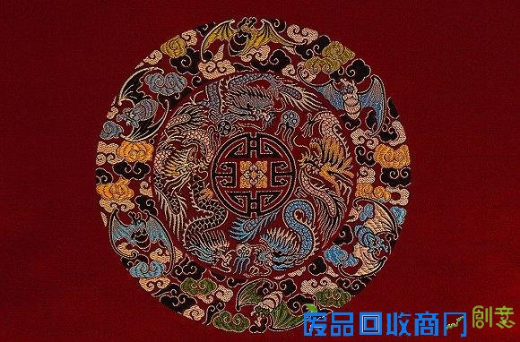 在即将到来的秋天 怎么能少得了一件刺绣单品