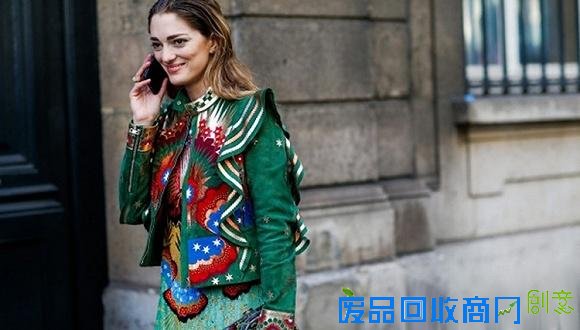 在即将到来的秋天 怎么能少得了一件刺绣单品