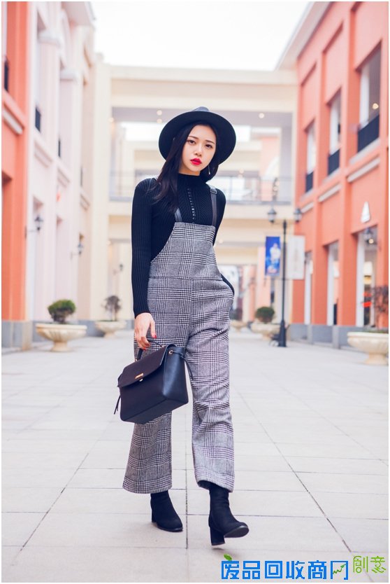 大牌加身的长腿女神,这组时代奥莱街拍照美翻了天!