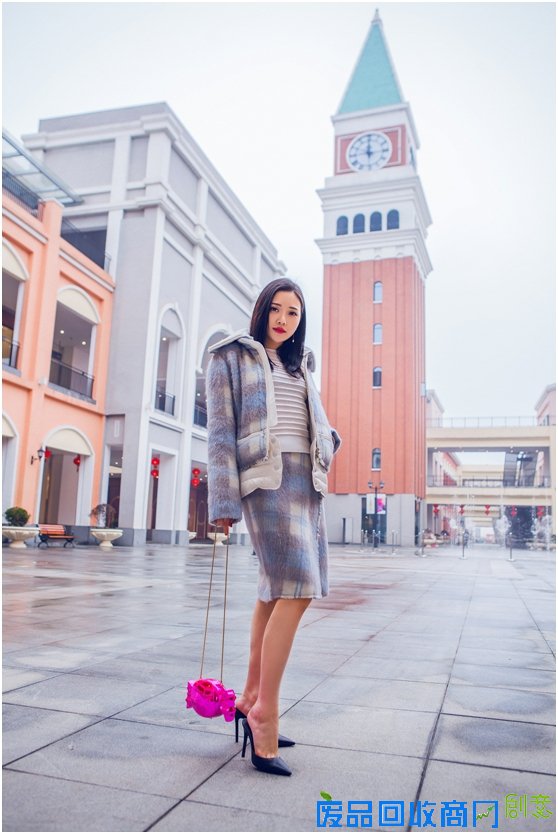 大牌加身的长腿女神,这组时代奥莱街拍照美翻了天!