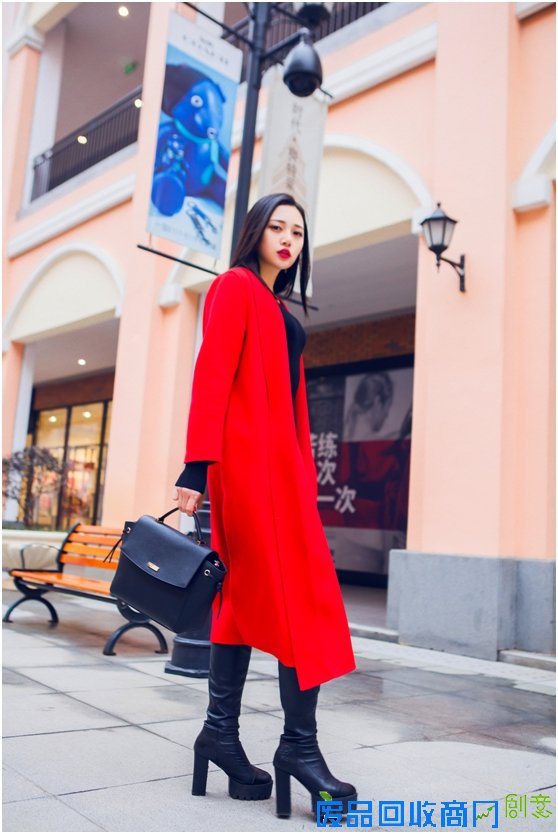 大牌加身的长腿女神,这组时代奥莱街拍照美翻了天!