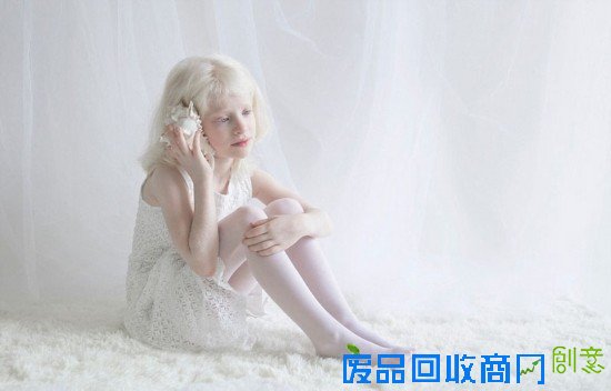 俄摄影师拍摄白化病人 唯美似天使(组图)