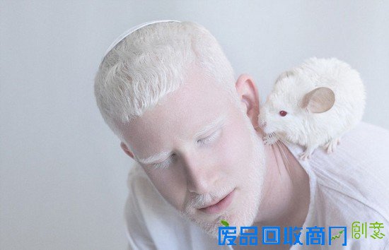 俄摄影师拍摄白化病人 唯美似天使（组图）