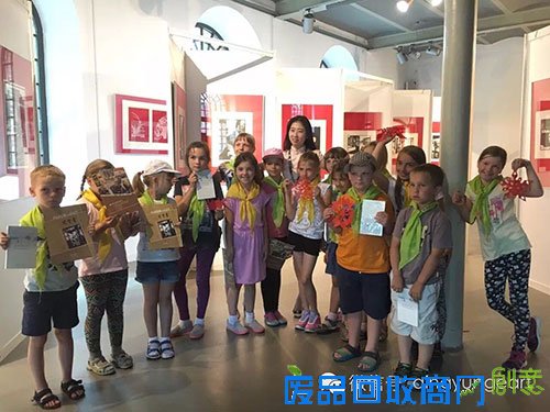 波兰青少年痴迷中国剪纸艺术